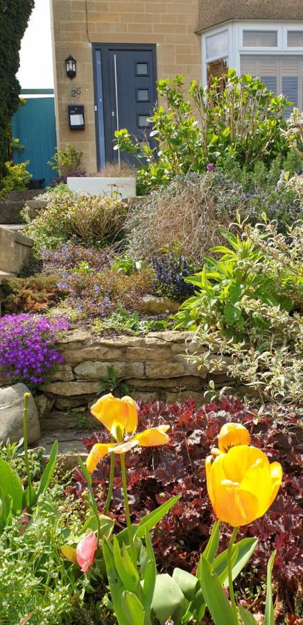 Colourful, Cosy City Home Bath Exterior foto