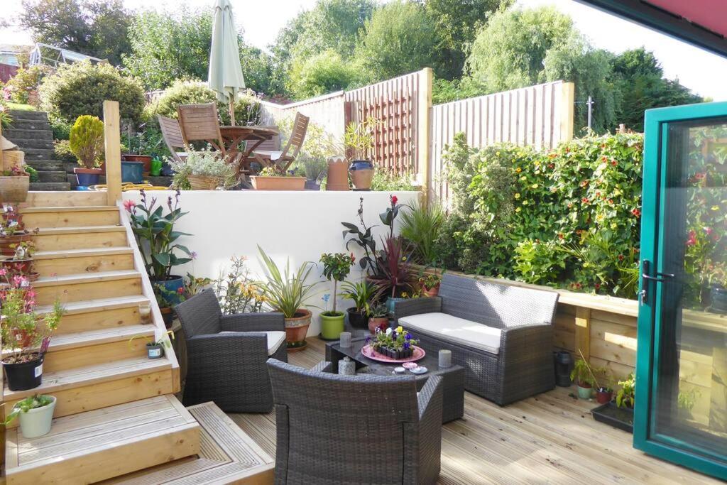Colourful, Cosy City Home Bath Exterior foto